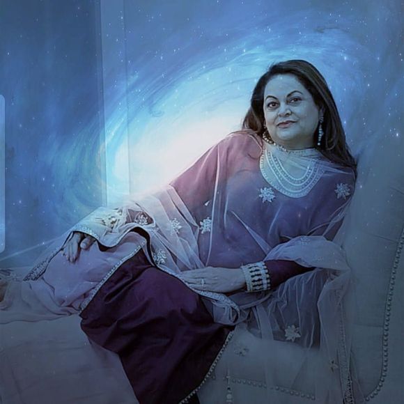 Meet your Posher, Mona - Picture 1 of 1